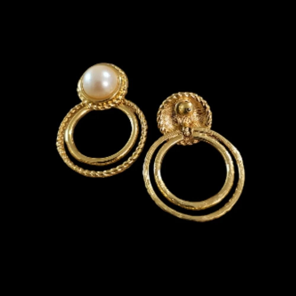 Vintage Rare Monet Door Knocker stud earrings. - Picture 3 of 7